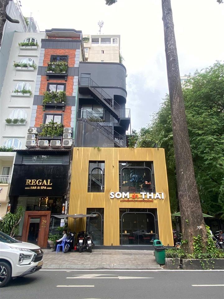 Góc 2 mặt tiền ngang 16m, hơn 500m² sử dụng  gần vinhomes ba son số 29 lê thánh tôn, quận 1