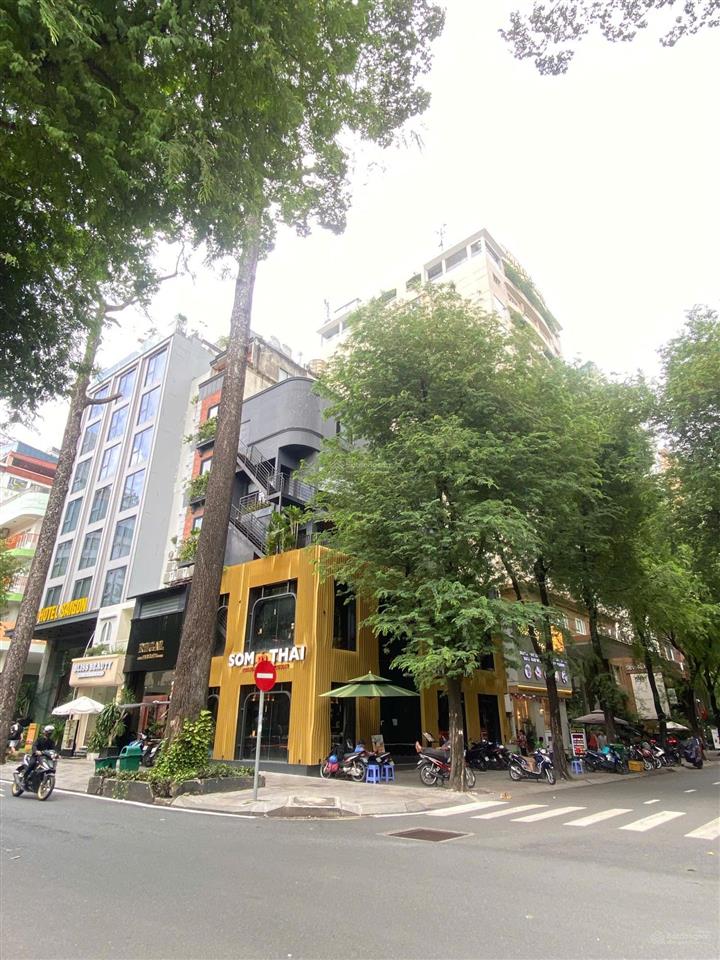 Góc 2 mặt tiền ngang 16m, hơn 500m² sử dụng  gần vinhomes ba son số 29 lê thánh tôn, quận 1