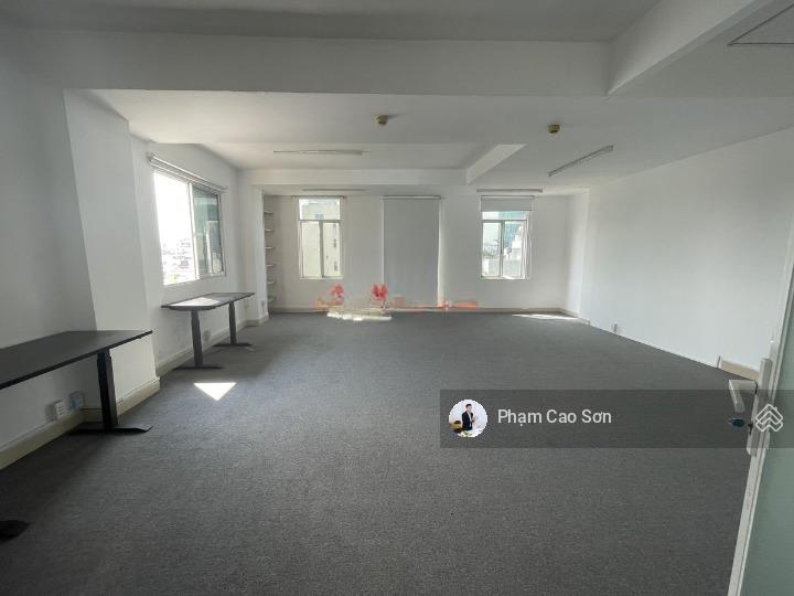 Có thang máy  góc 2 mặt tiền ngang 8m  sử dụng hơn 1.200m2 số 40 đinh công tráng, quận 1.