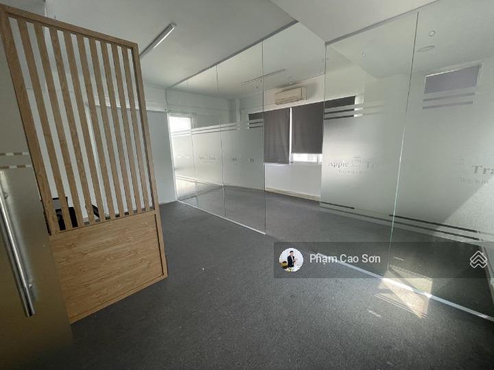 Có thang máy  góc 2 mặt tiền ngang 8m  sử dụng hơn 1.200m2 số 40 đinh công tráng, quận 1.