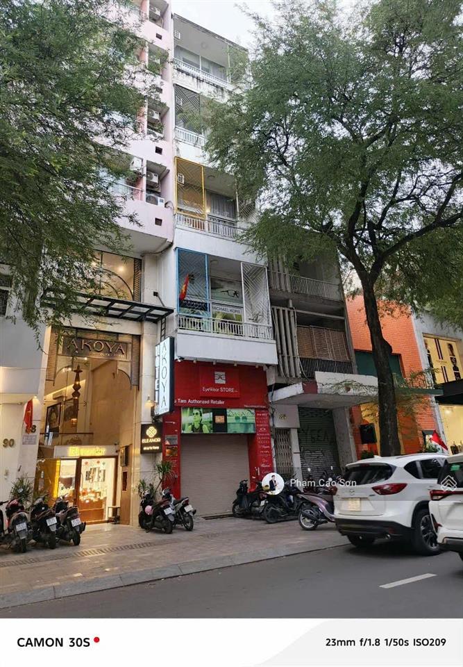 Có thang máy  sử dụng hơn 900m2 cạnh chợ bến thành  số 87 lý tự trọng, quận 1!!!