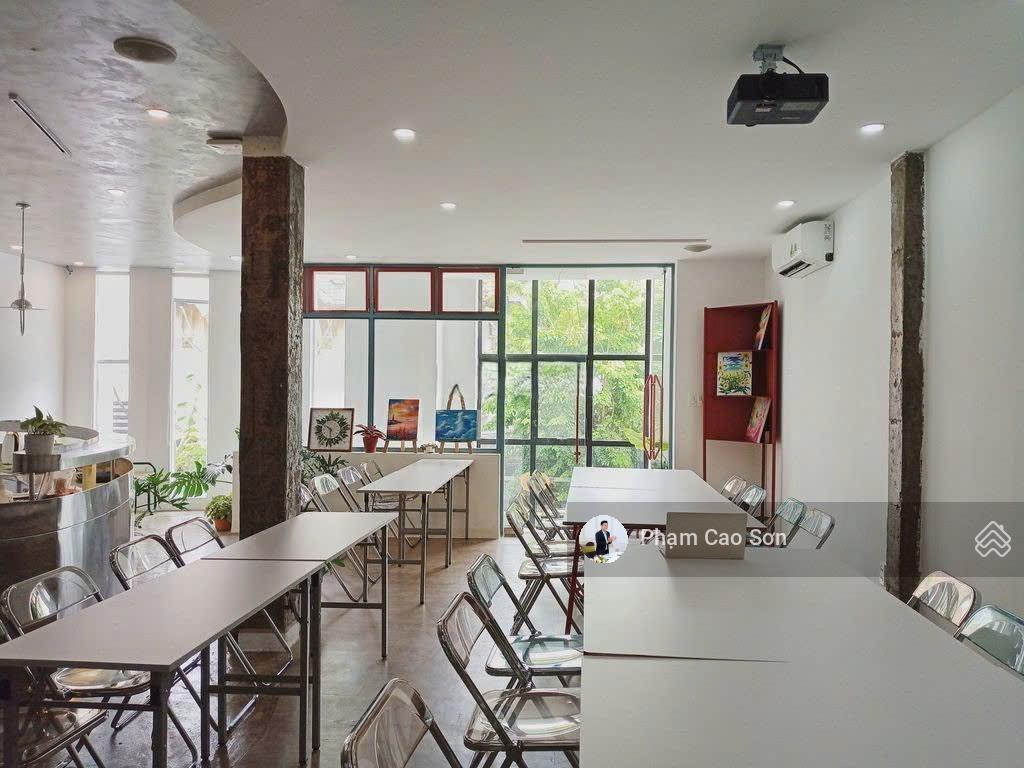 Có thang máy  tòa văn phòng ngang 8m hơn 600m2 số 12 trần quý khoách, quận 1