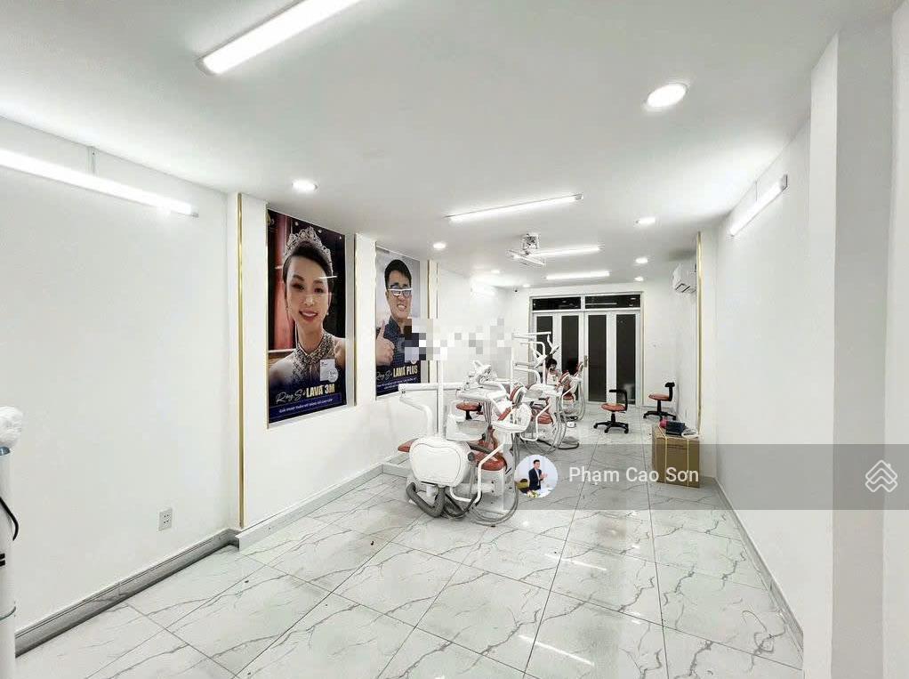 Có thang máy  hơn 600m2 sử dụng  phường tân định số 72 trần quang khải, quận 1