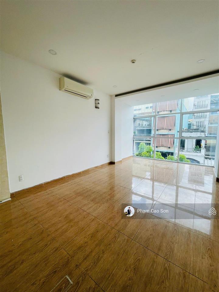 Có thang máy  tòa nhà hơn 800m2, gần chợ bến thành  số 132 ký con, quận 1
