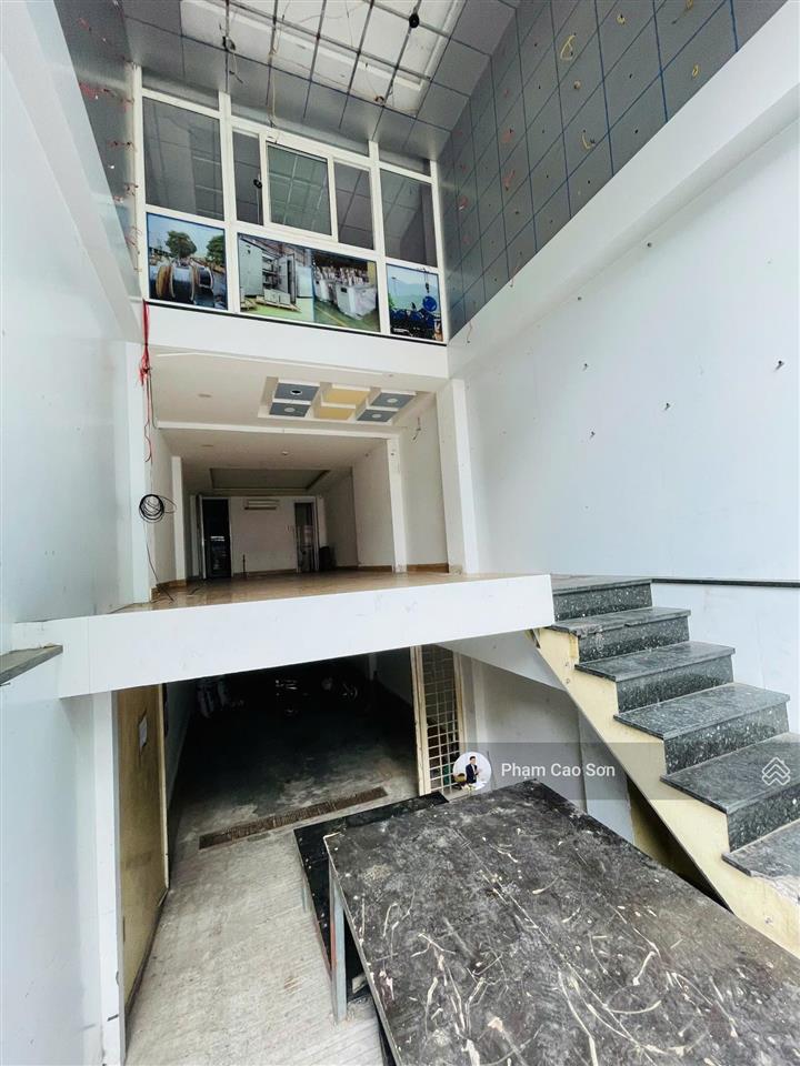 Có thang máy  tòa nhà hơn 800m2, gần chợ bến thành  số 132 ký con, quận 1