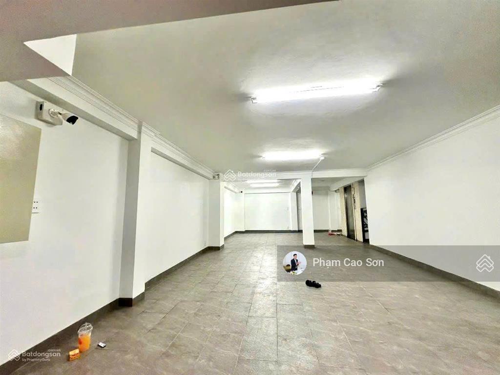 Có thang máy  tòa văn phòng ngang 8m hơn 600m2 số 12a trần quý khoách, quận 1