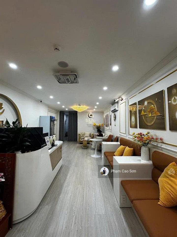 Có thang máy  hơn 700m2 sử dụng  trục đường thương hiệu  số 237 võ văn tần, quận 3