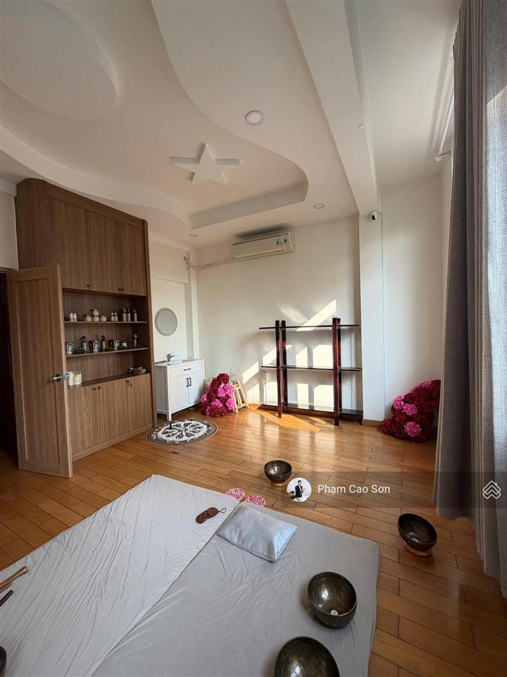 Có thang máy  sàn suốt  hơn 700m2 sử dụng số 543 nguyễn đình chiểu, quận 3