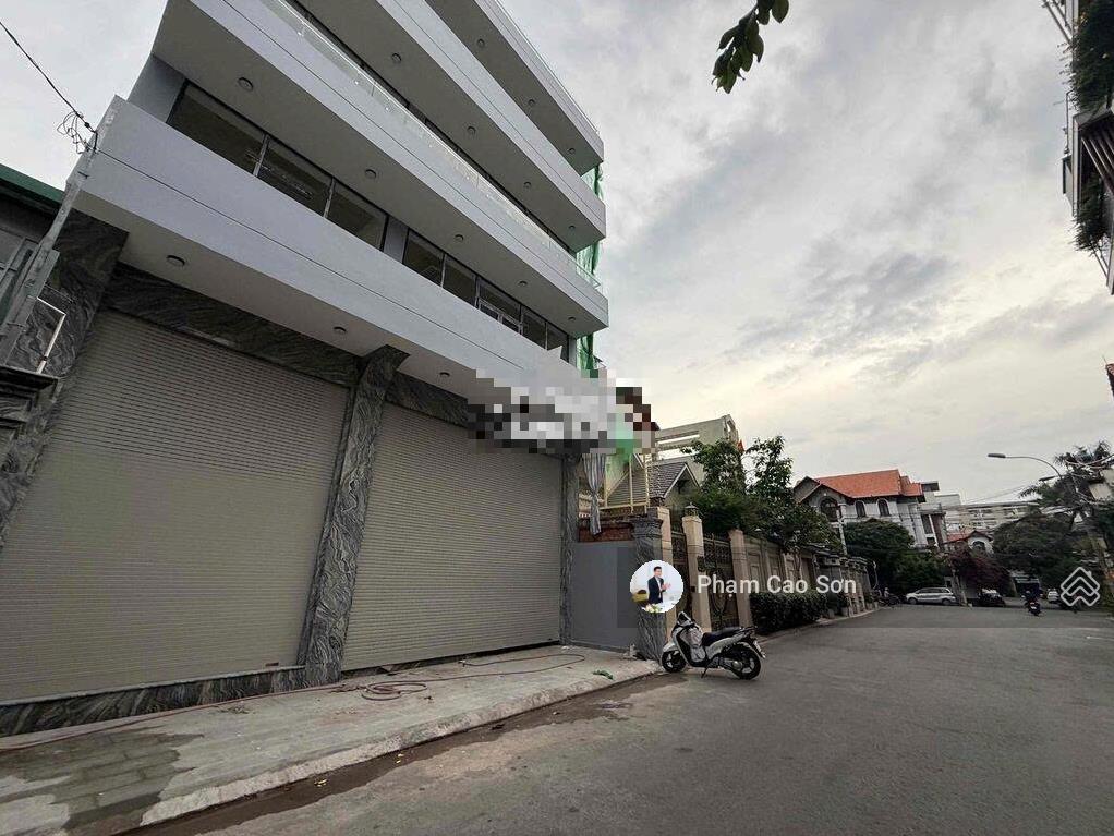 Có thang máy  ngang 10m  hơn 1,000m2  số 1073 cách mạng tháng 8, quận tân bình!!!