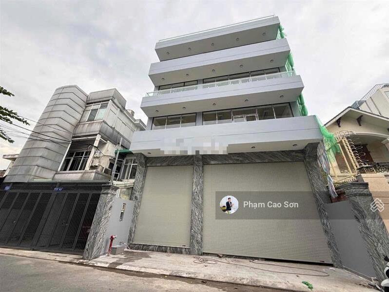 Có thang máy  ngang 10m  hơn 1,000m2  số 1073 cách mạng tháng 8, quận tân bình!!!