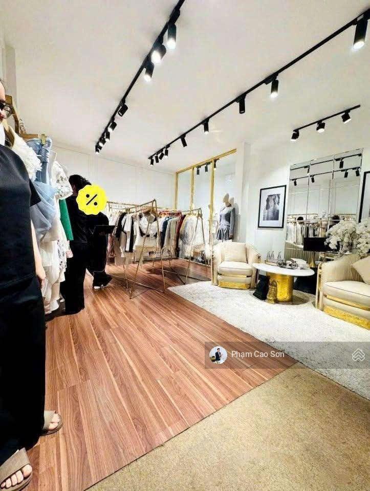 Có thang máy  hơn 200m2 sử dụng  mặt tiền 283 võ văn tần, quận 3