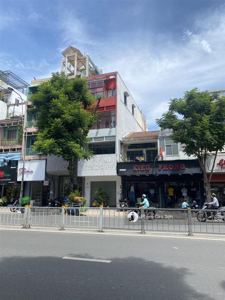 Có thang máy  sử dụng hơn 400m2  đối diện chợ nguyễn văn trỗi số 323 lê văn sỹ, quận 3