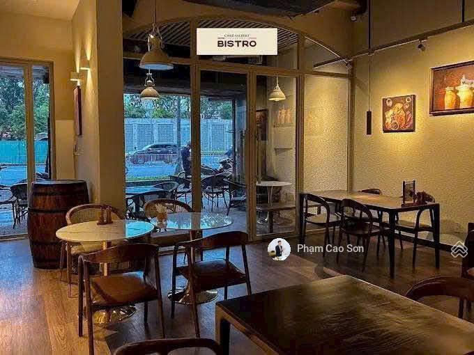Ngang 8m  sử dụng hơn 400m2  cạnh chợ bến thành  số 20 trần hưng đạo, quận 1.!!