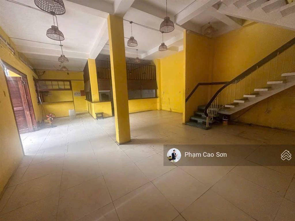 Mặt tiền ngang 12m  sử dụng hơn 3800m2  trống suốt vị trí tốt  số 10a kỳ đồng, quận 3!!!