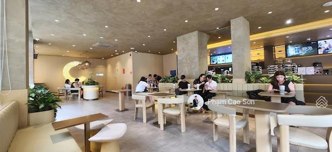 Góc 2 mặt tiền, ngang 11m, tuyến thời trang f&b số 237a lê văn sỹ, quận phú nhuận.