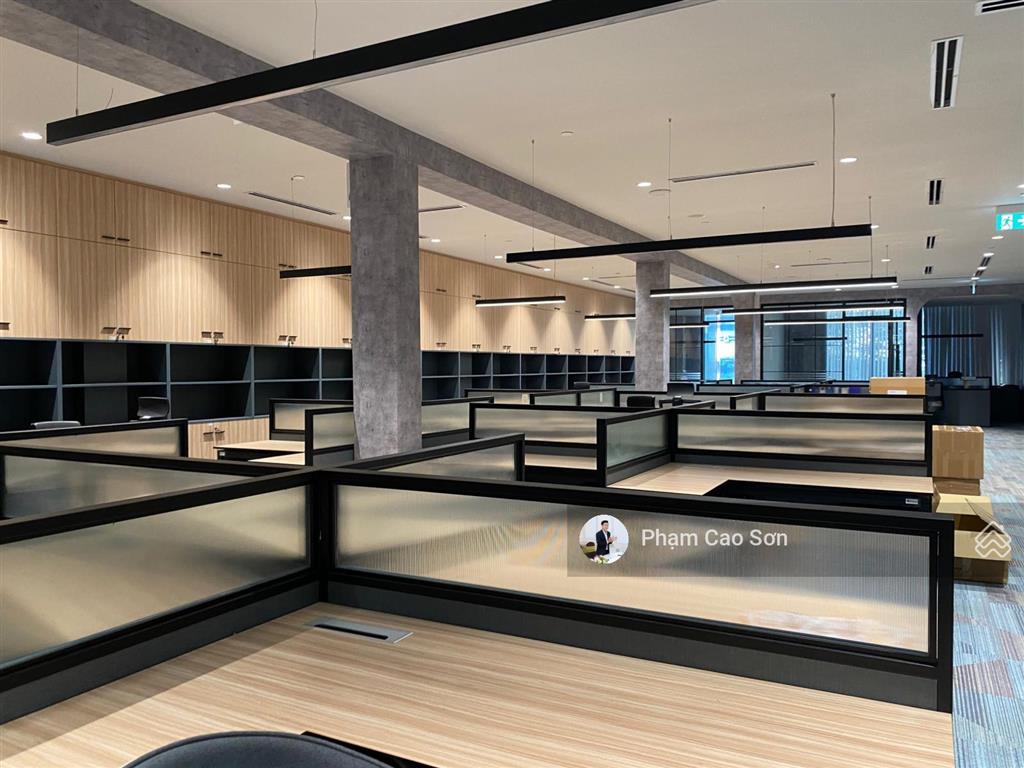 Mặt tiền lớn 20m  sử dụng hơn 2.700m2  đối diện chợ bến thành số 39 nguyễn huệ, quận 1.