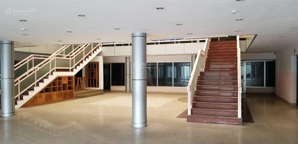 Mặt tiền khủng 50m, hơn 1.500m2 sử dụng, gần nowzone  số 103 nguyễn văn cừ, quận 1
