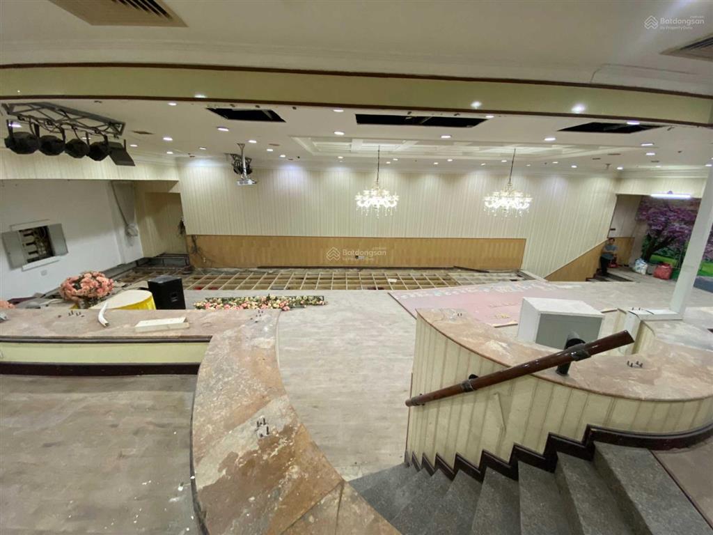 Mặt tiền lớn, sảnh hơn 600m2 cạnh phố tây bùi viện số 80 trần hưng đạo, quận 1!!
