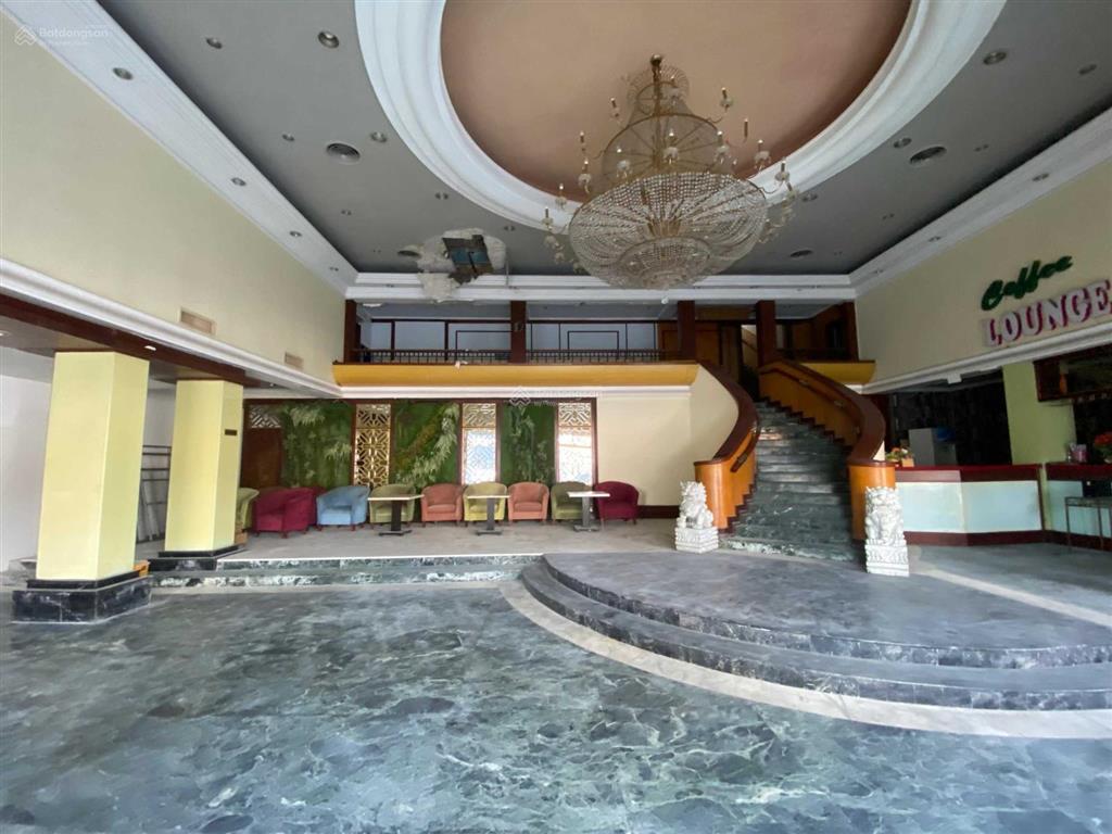 Mặt tiền lớn, sảnh hơn 600m2 cạnh phố tây bùi viện số 80 trần hưng đạo, quận 1!!