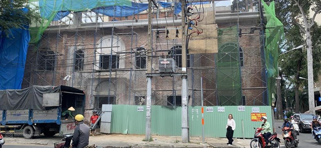 Góc 2 mặt tiền ngang 12m, hơn 1.200m2 sử dụng số 53 nguyễn thị minh khai, quận 1!!!