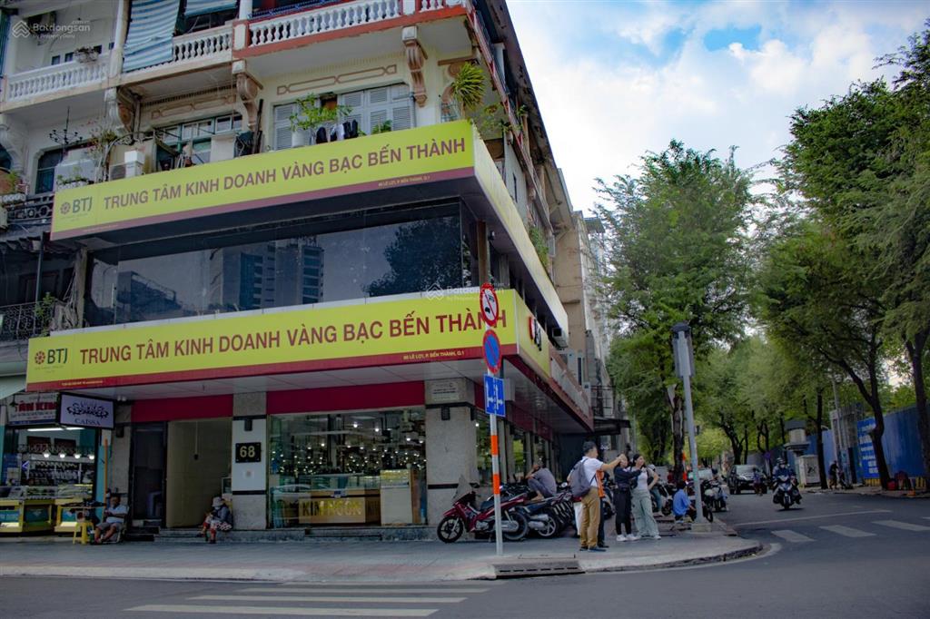 Góc 2 mặt tiền ngang 8m  sử dụng hơn 360m2  ngay chợ bến thành  69 lê lợi, quận 1.