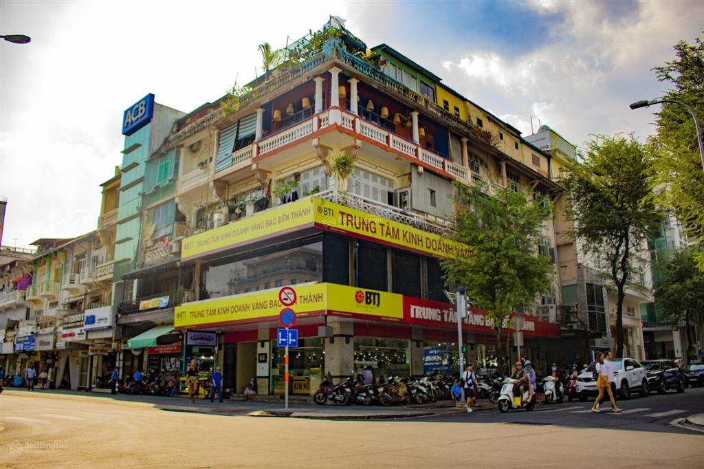 Góc 2 mặt tiền ngang 8m  sử dụng hơn 360m2  ngay chợ bến thành  69 lê lợi, quận 1.