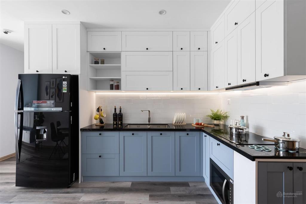 Siêu rẻ 4.6 tỷ với căn hộ 2pn  2vs, 62m2 view hồ  tầng trung, vinhomes smart city
