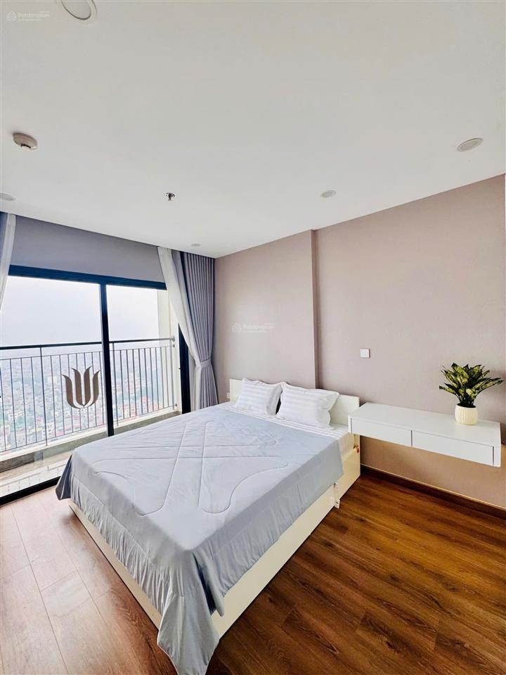 Siêu rẻ cần bán căn hộ 2pn2vs, 62m2, view hồ  tầng trung, 4.5 tỷ (bằng giá căn 54m2) smart city