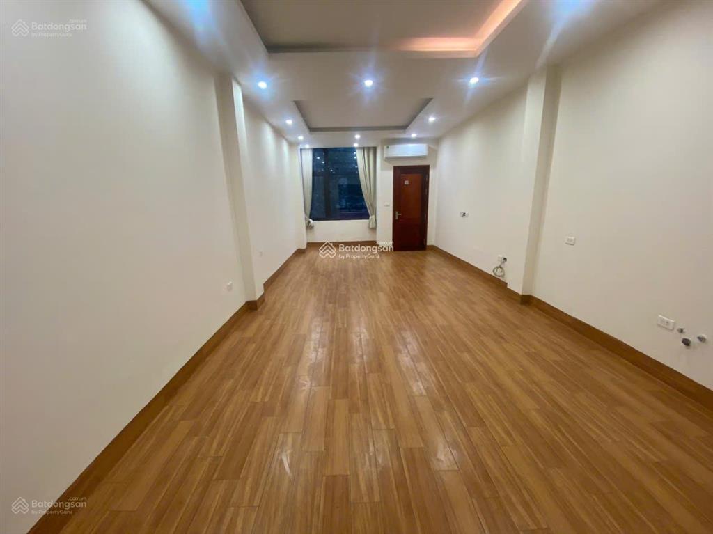 Cho thuê nhà 7 tầng tại đường nguyễn hoàng, thông sàn, thang máy, ô tô đỗ cửa