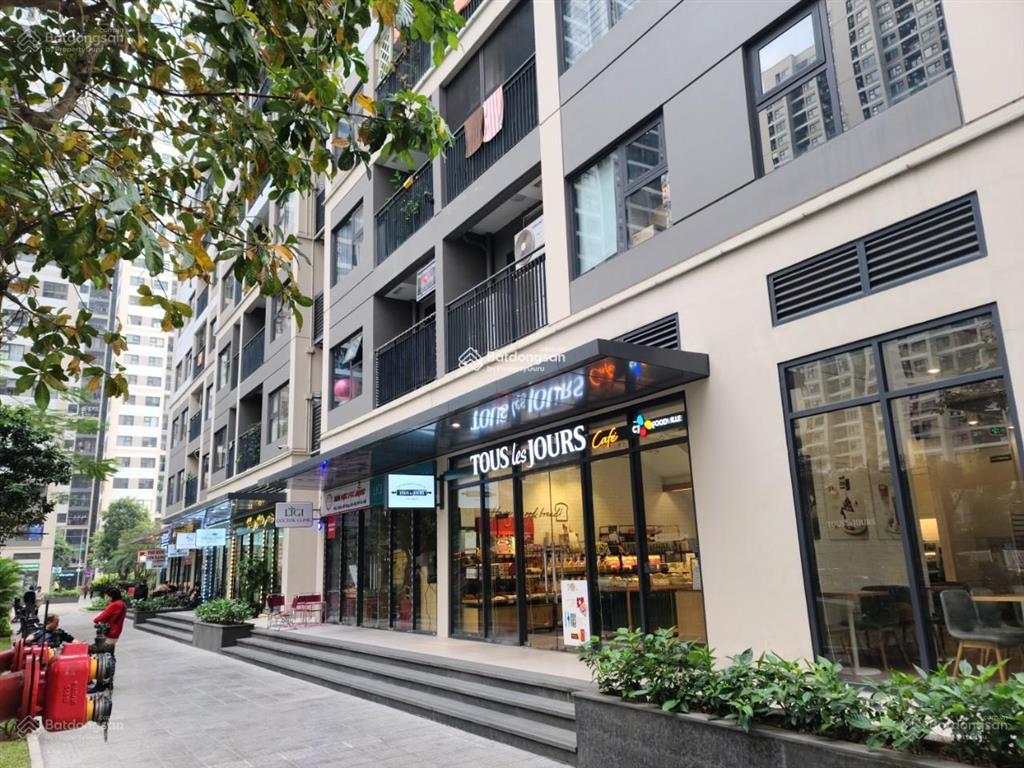 Chủ nhà cần tiền bán gấp shop chân đế vinhomes smart city dòng tiền ổn định. vị trí đẹp