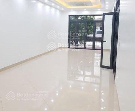 Cho thuê nhà 5 tầng tại mai dịch, nhà đẹp ô tô đỗ cửa