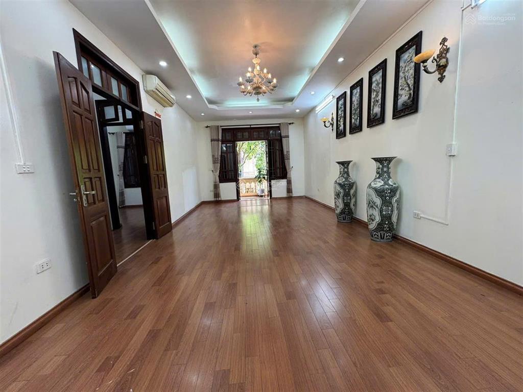 Cho thuê nhà 5 tầng tại mai dịch, nhà đẹp ô tô đỗ cửa