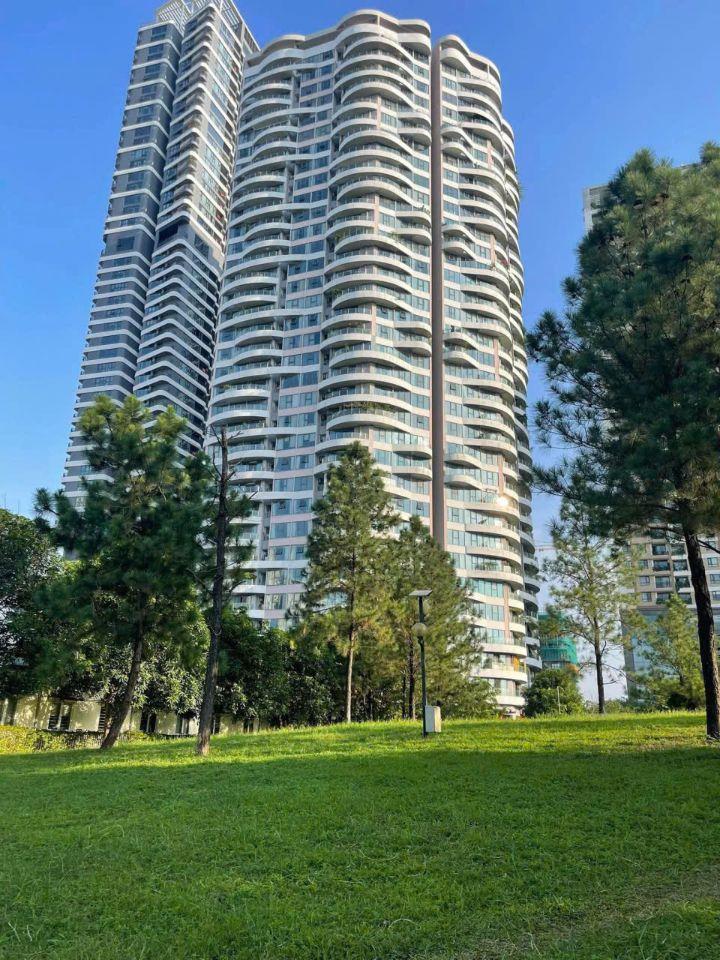 Bán gấp căn hộ chung cư Ngoại Giao Đoàn – tòa N01T8 – 4PN ( 136m2) – Căn góc.