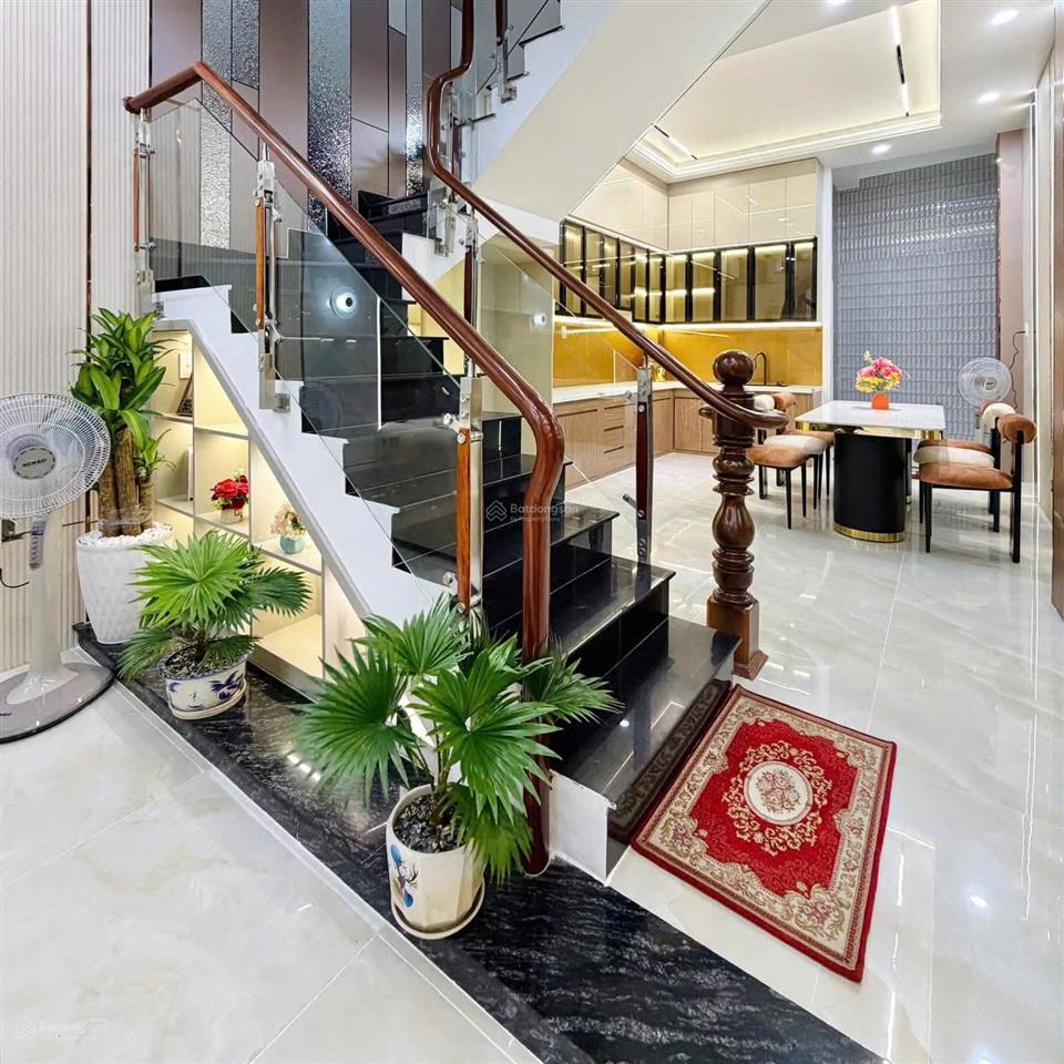 Bán nhà đường nguyễn trọng tuyển, q.phú nhuận  giá 3tỷ890, 59m2, sổ riêng, cho thue 20tr/tháng