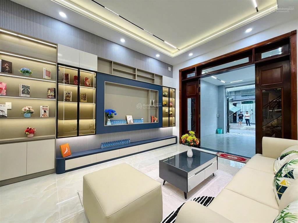 Bán nhà đường nguyễn trọng tuyển, q.phú nhuận  giá 3tỷ890, 59m2, sổ riêng, cho thue 20tr/tháng