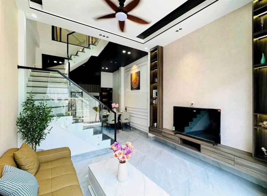 Cần bán gấp nhà huỳnh đình hai q.bình thạnh. giá 3tỷ280, 46m2, sổ chính chủ, cho thuê 18tr/tháng