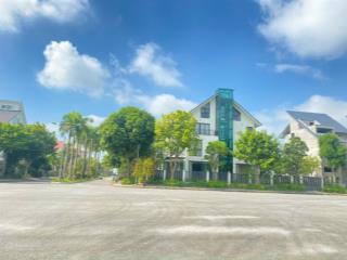 Bán biệt thự ngôi nhà mới giá chỉ 1x tỷ 1 lô duy nhất đã có sổ hồng. 0982 111 ***