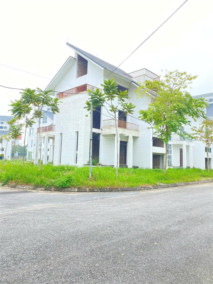 Cần bán biệt thự lô góc 3 mặt tiền sổ đỏ chính chủ, view công viên cây xanh . 0982 111 ***