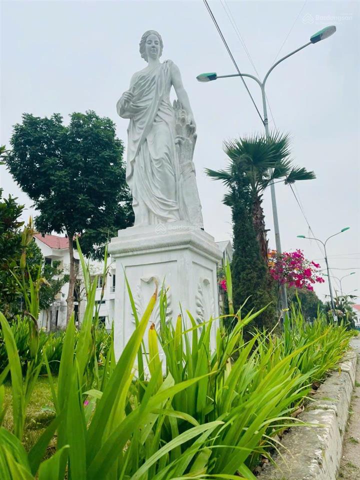 Cần bán lô biệt thự 230m2 khu đô thị ngôi nhà mới sẵn nhà xây thô giá hợp lý.  0982 111 ***