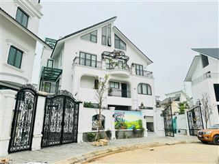 Bán biệt thự ven hồ sổ đỏ chính chủ giá chỉ 9x triệu/m2.  0982 111 ***