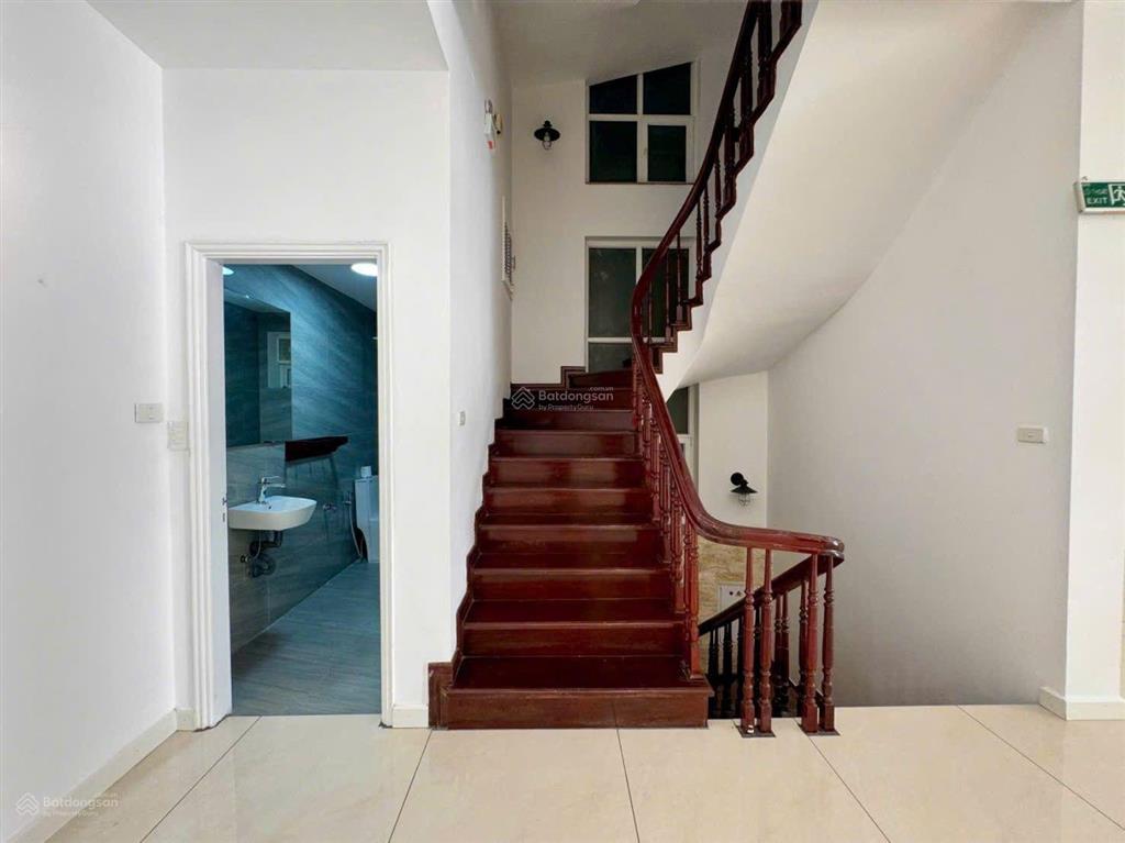 Cho thuê biệt thự siêu đẹp ngắm hồ tây 4 tầng 200m2, 100 triệu tại quảng an, hà nội 0989 149 ***