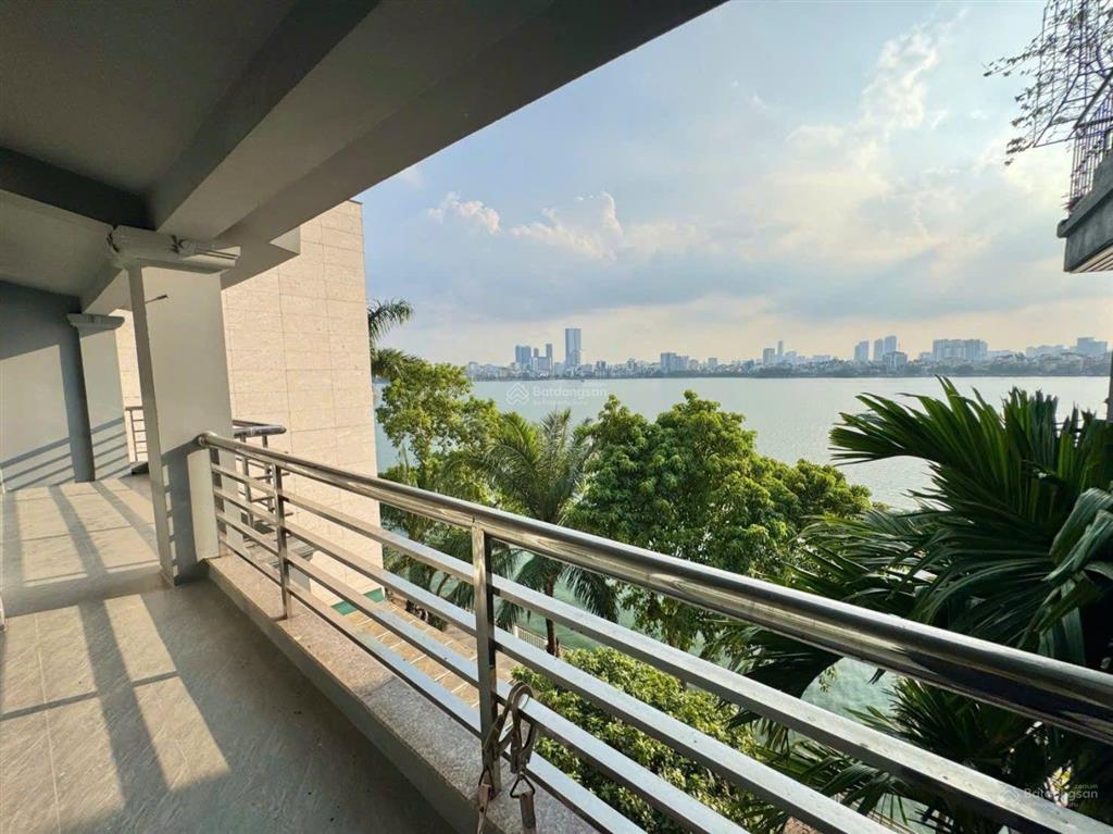 Cho thuê biệt thự siêu đẹp ngắm hồ tây 4 tầng 200m2, 100 triệu tại quảng an, hà nội 0989 149 ***