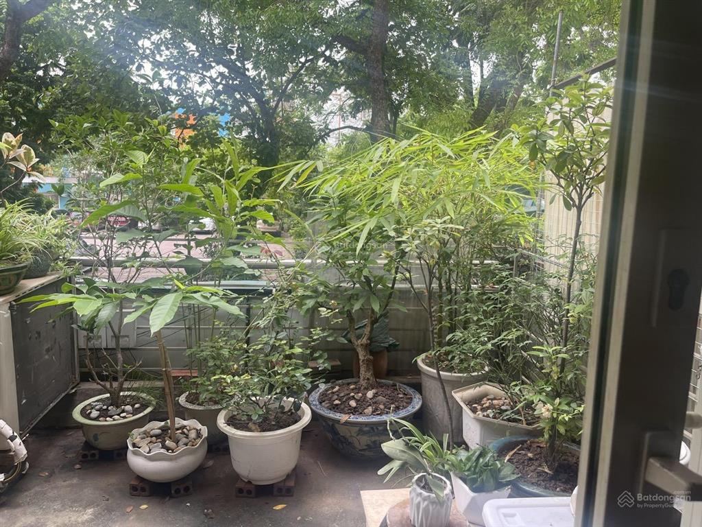 Bán căn hộ tầng 2 tập thể kim liên nhà dân, view mặt phố, 3 ngủ, wc, đủ đồ, giá tốt 5.7 tỷ.