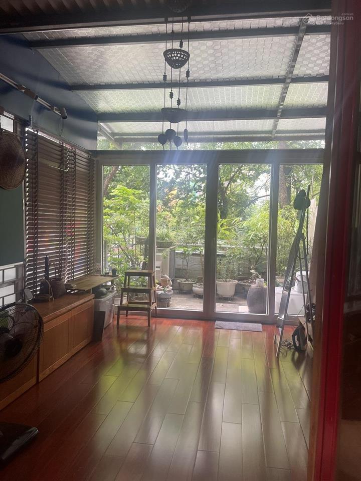 Bán căn hộ tầng 2 tập thể kim liên nhà dân, view mặt phố, 3 ngủ, wc, đủ đồ, giá tốt 5.7 tỷ.