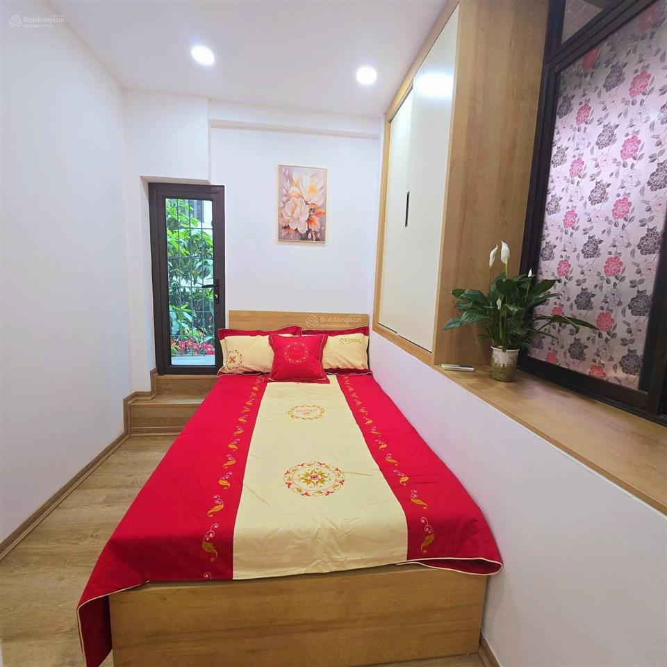 Bán căn hộ tầng 2 tập thể kim liên căn góc 3 mặt thoáng, 3 ngủ, 2 wc, full đồ, giá tốt 6.28 tỷ.