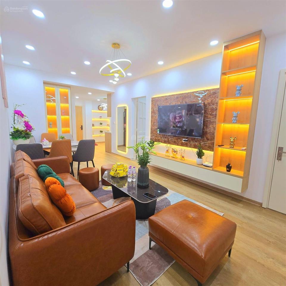 Bán căn hộ tầng 2 tập thể kim liên căn góc 3 mặt thoáng, 3 ngủ, 2 wc, full đồ, giá tốt 6.28 tỷ.