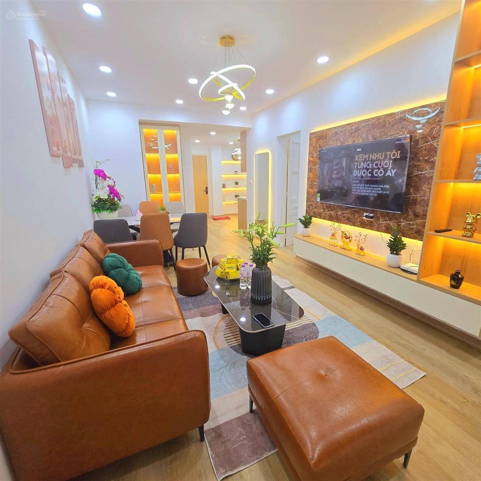 Bán căn hộ tầng 2 tập thể kim liên căn góc 3 mặt thoáng, 3 ngủ, 2 wc, full đồ, giá tốt 6.28 tỷ.