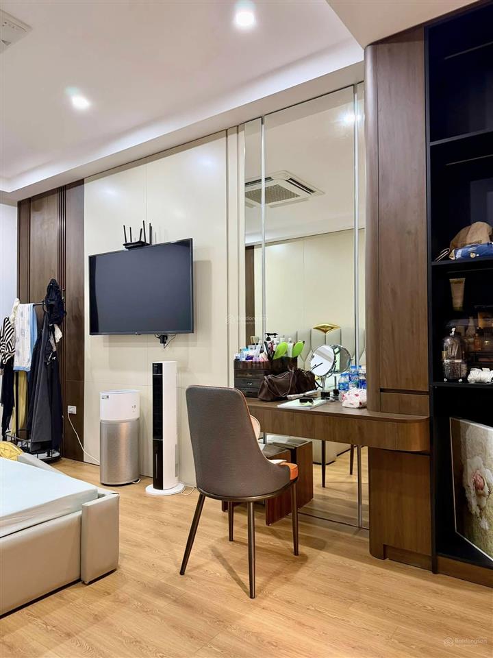 Nhà đẹp phố hoa lâm 66x 6t, tm, ô tô vào nhà tặng full nội thất xịn, giá tốt.