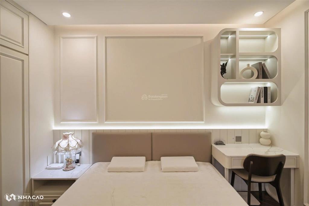 Chủ nhà cần tiền gấp bán nhanh căn 2n2wc ltd 71m2 full nt tại cc golden crown giá chỉ 3,65 tỷ