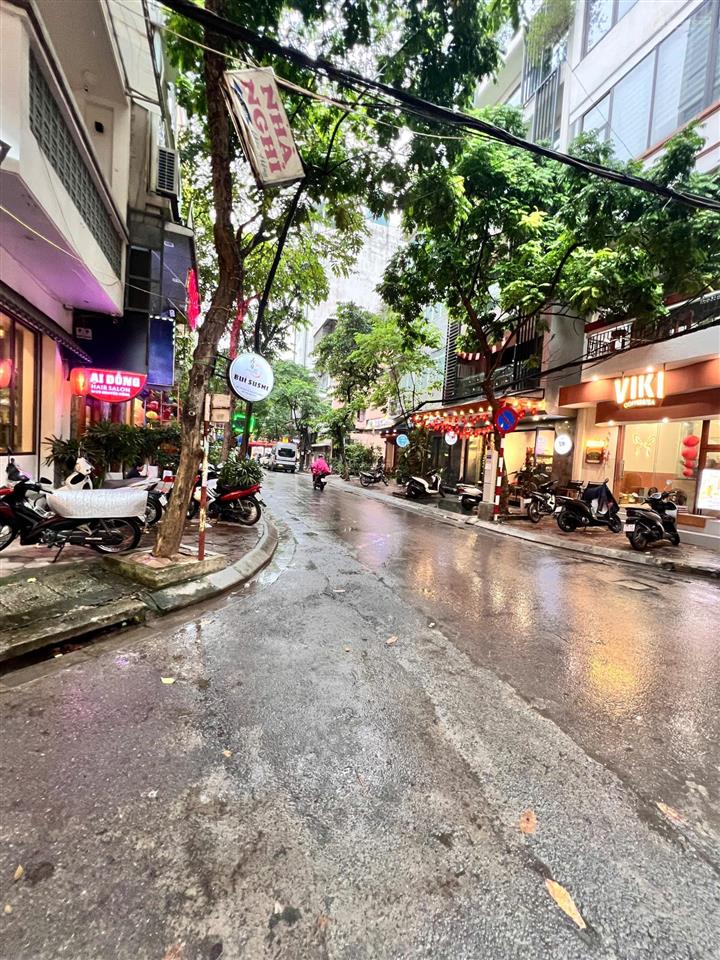 Cho thuê cửa hàng phố nguyên hồng, đống đa, phố ô tô, mặt tiền 6m, kinh doanh sầm uất